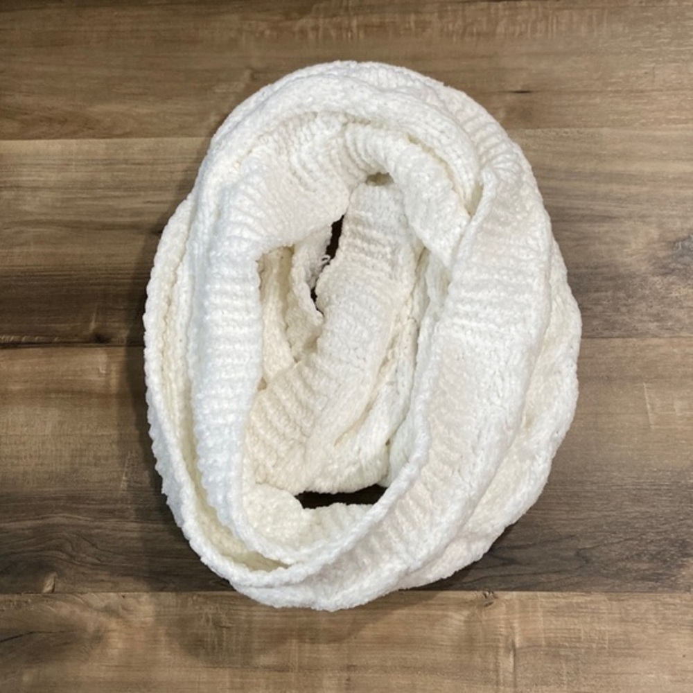 NWOT Sanoma Scarf